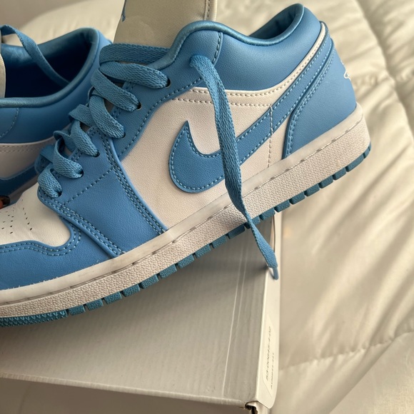 Women’s Air Jordan 1 Low ‘UNC’ - Picture 5 of 8